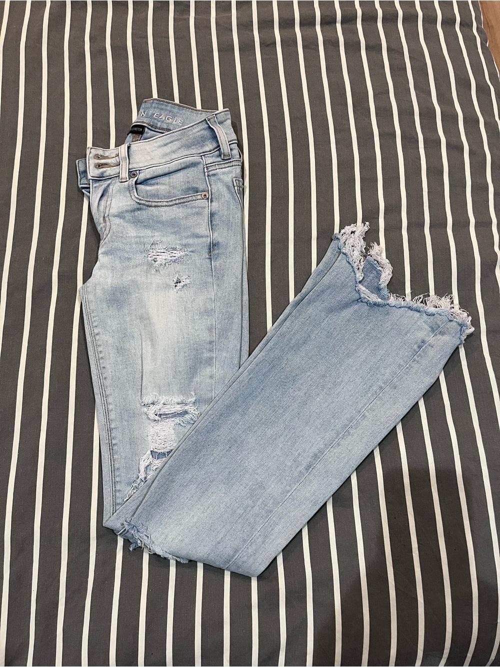 American Eagle Outfitters Light Blue Distressed Ankle Jeans with Frayed Hem